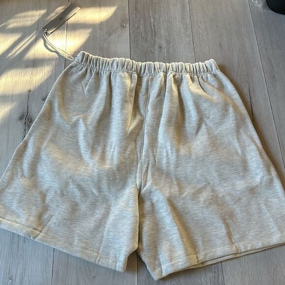 FEAR OF GOD ESSENTIALS SHORTS‎ OATMEAL XL NWT IN PACKAGING - Picture 13 of 14